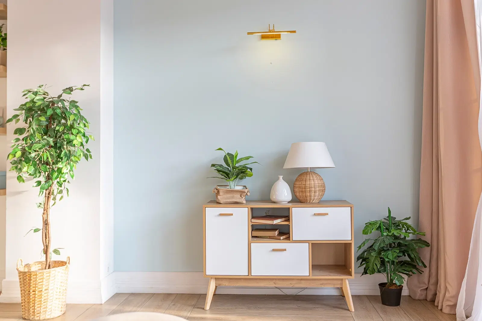 Interior-Painting-Planning-Services-LS-1.webp A beautiful room resulted by using interior painting planning services by Coast of Paint on the Central Coast, NSW